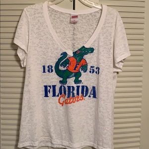 UF Florida Gators V neck tee shirt size XL
